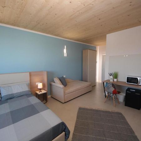 Ohana Holiday Rooms โรโซลีนามาเร ภายนอก รูปภาพ