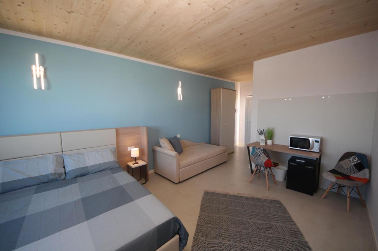 Ohana Holiday Rooms โรโซลีนามาเร ภายนอก รูปภาพ