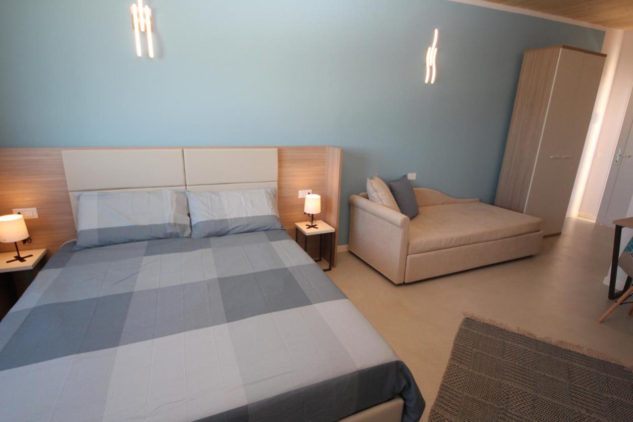 Ohana Holiday Rooms โรโซลีนามาเร ภายนอก รูปภาพ