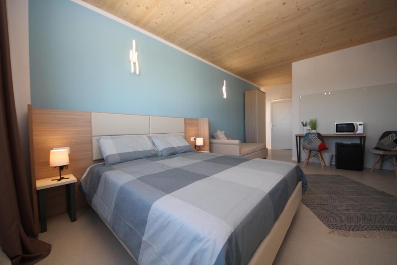 Ohana Holiday Rooms โรโซลีนามาเร ภายนอก รูปภาพ