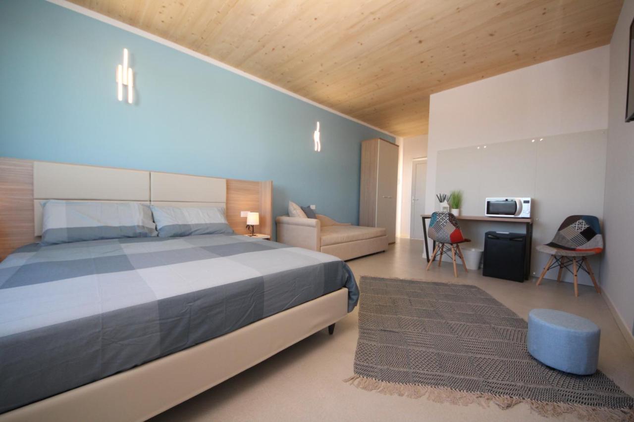 Ohana Holiday Rooms โรโซลีนามาเร ภายนอก รูปภาพ