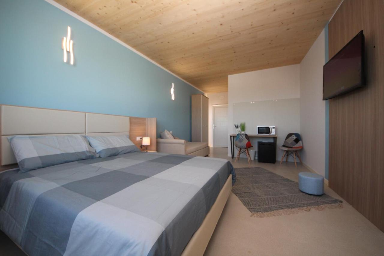 Ohana Holiday Rooms โรโซลีนามาเร ภายนอก รูปภาพ