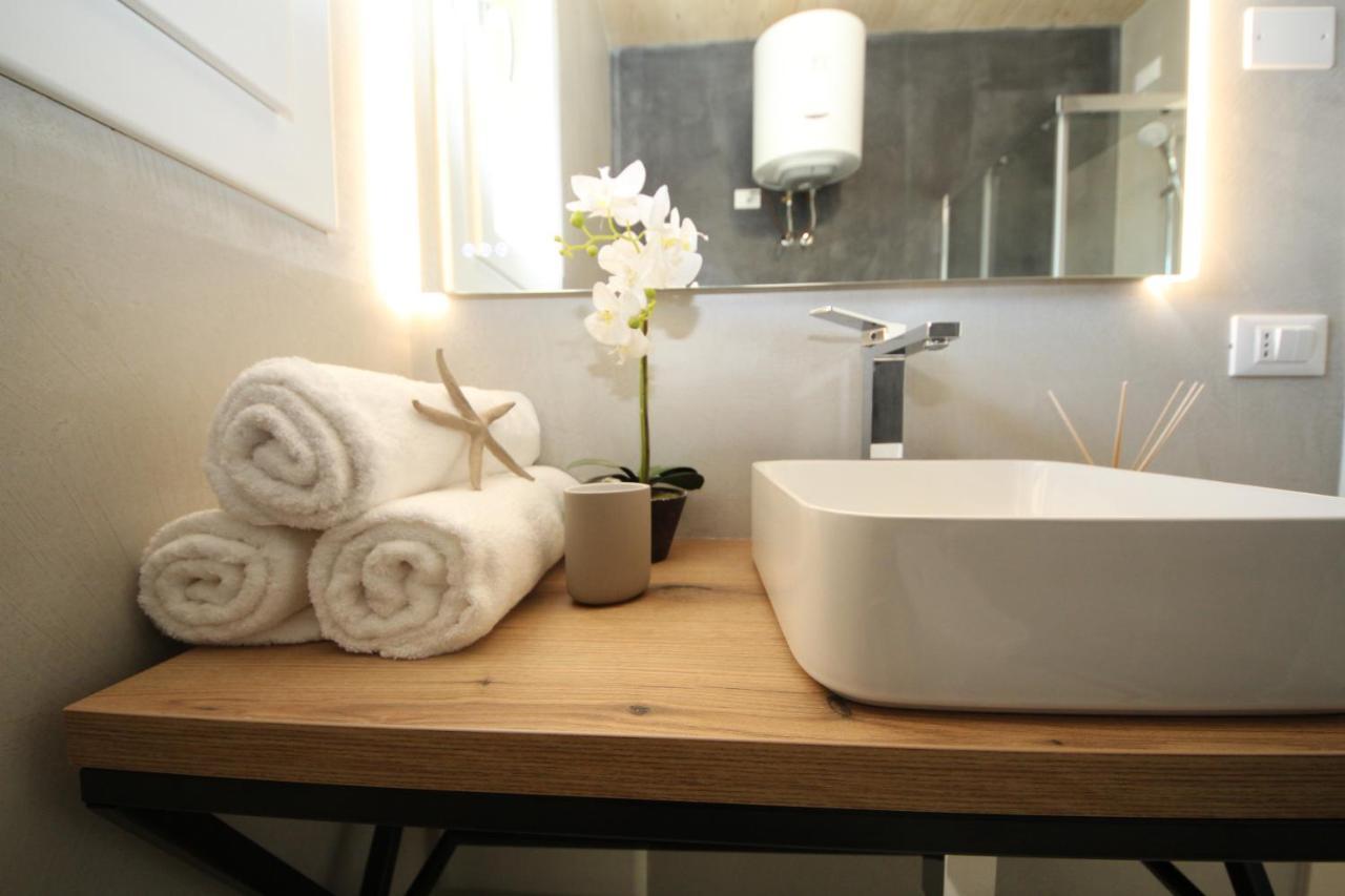 Ohana Holiday Rooms โรโซลีนามาเร ภายนอก รูปภาพ