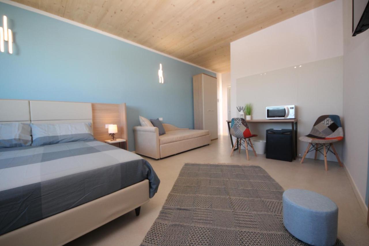 Ohana Holiday Rooms โรโซลีนามาเร ภายนอก รูปภาพ