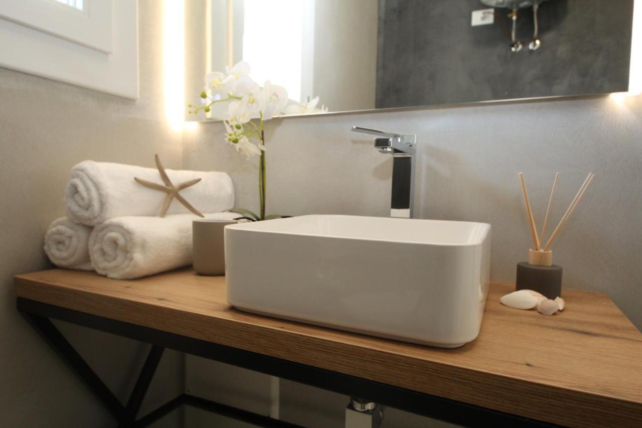 Ohana Holiday Rooms โรโซลีนามาเร ภายนอก รูปภาพ