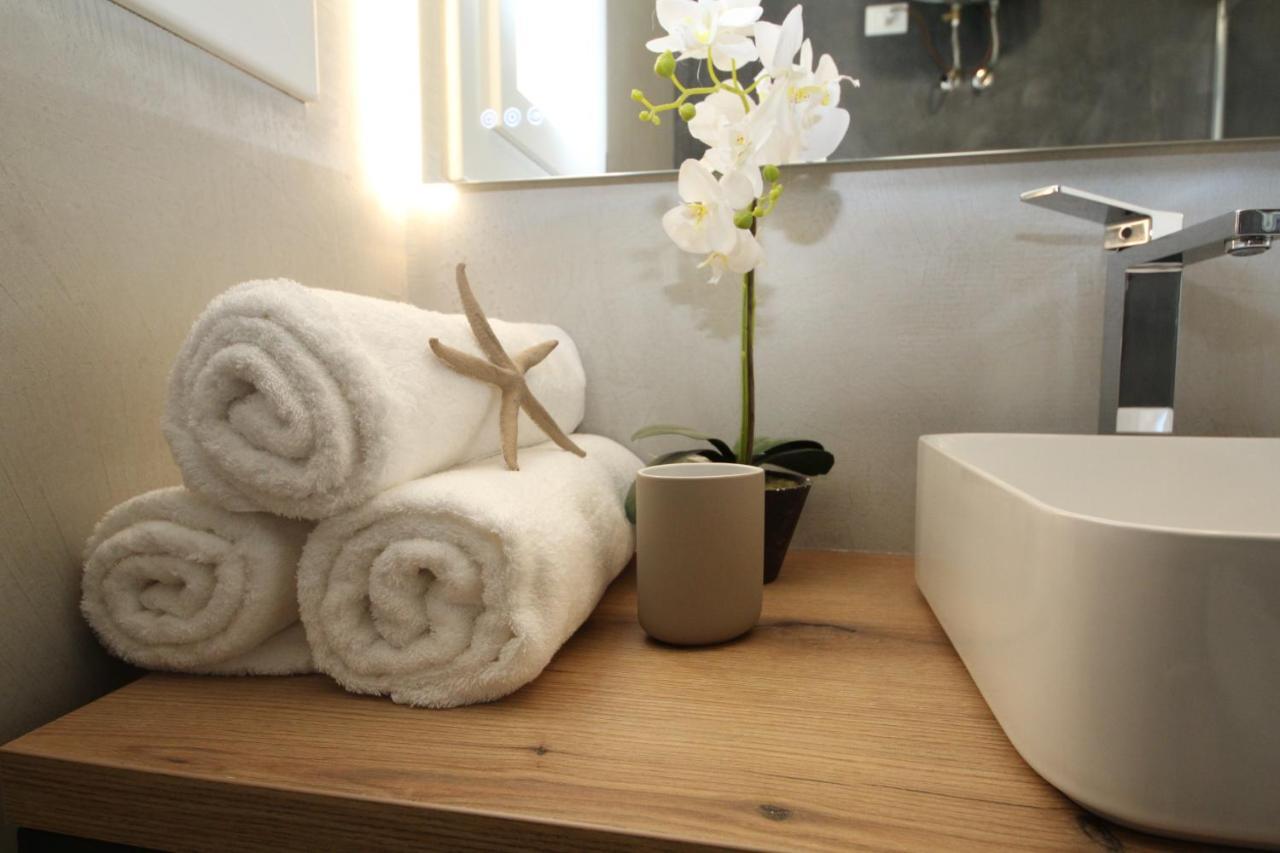 Ohana Holiday Rooms โรโซลีนามาเร ภายนอก รูปภาพ